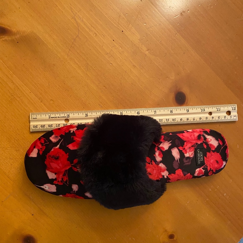 Victoria's Secret Floral Faux Fur Satin Slippers Size Large 9-10 - Picture 10 of 11